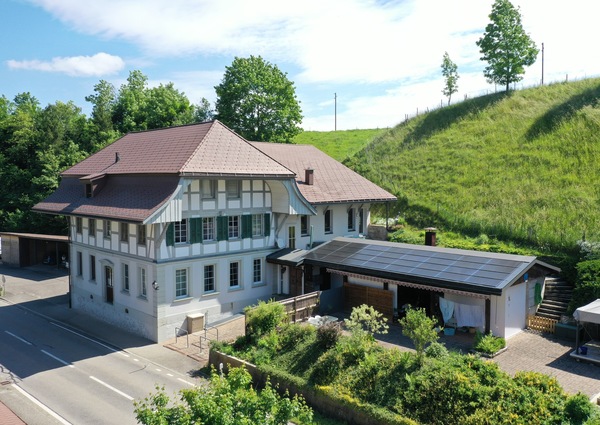 zu verkaufen - Mehrfamilienhaus im ehemaligen Gasthof *SONNE" in Schwanden i. E.